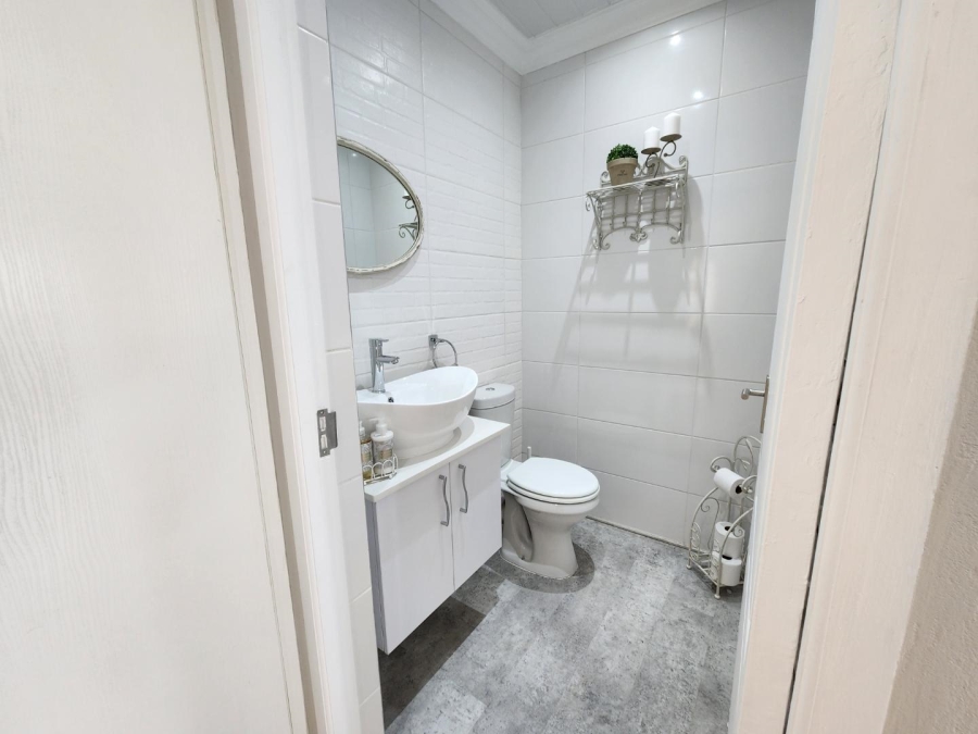 3 Bedroom Property for Sale in Vakansieplaas Western Cape